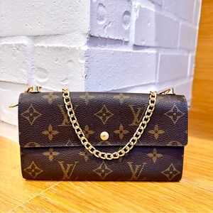 Louis Vuitton Authenticated Monogram Portefeiulle Wallet on Chain